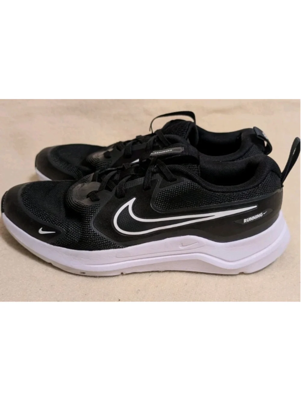 Nike Cosmic Runner 2 Black Size 6Y F5